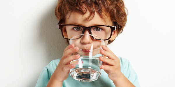 Smak wody - wszystko, co musisz wiedzieć o poprawie smaku wody w domu