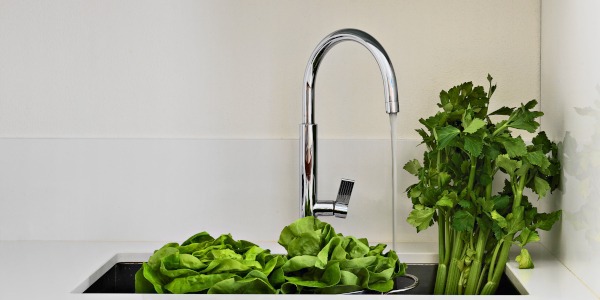 Popularne systemy do filtracji wody w kuchni