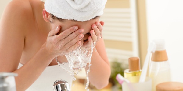 Twarda woda wpływa na skórę i włosy - prawda czy mit?