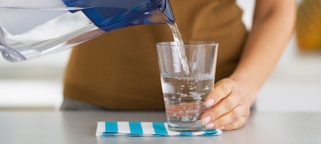 Czy warto zainwestować w dzbanek filtrujący wodę?